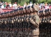 开云体育-冰与火的双重奏，西甲德比经典再燃，勒沃库森新生力量斩落巴黎王朝