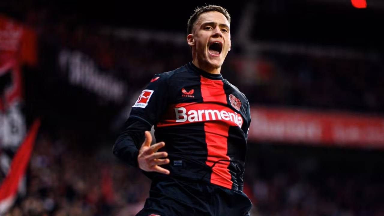 勒沃库森队在比赛中奋勇拼搏卫冕冠军的简单介绍