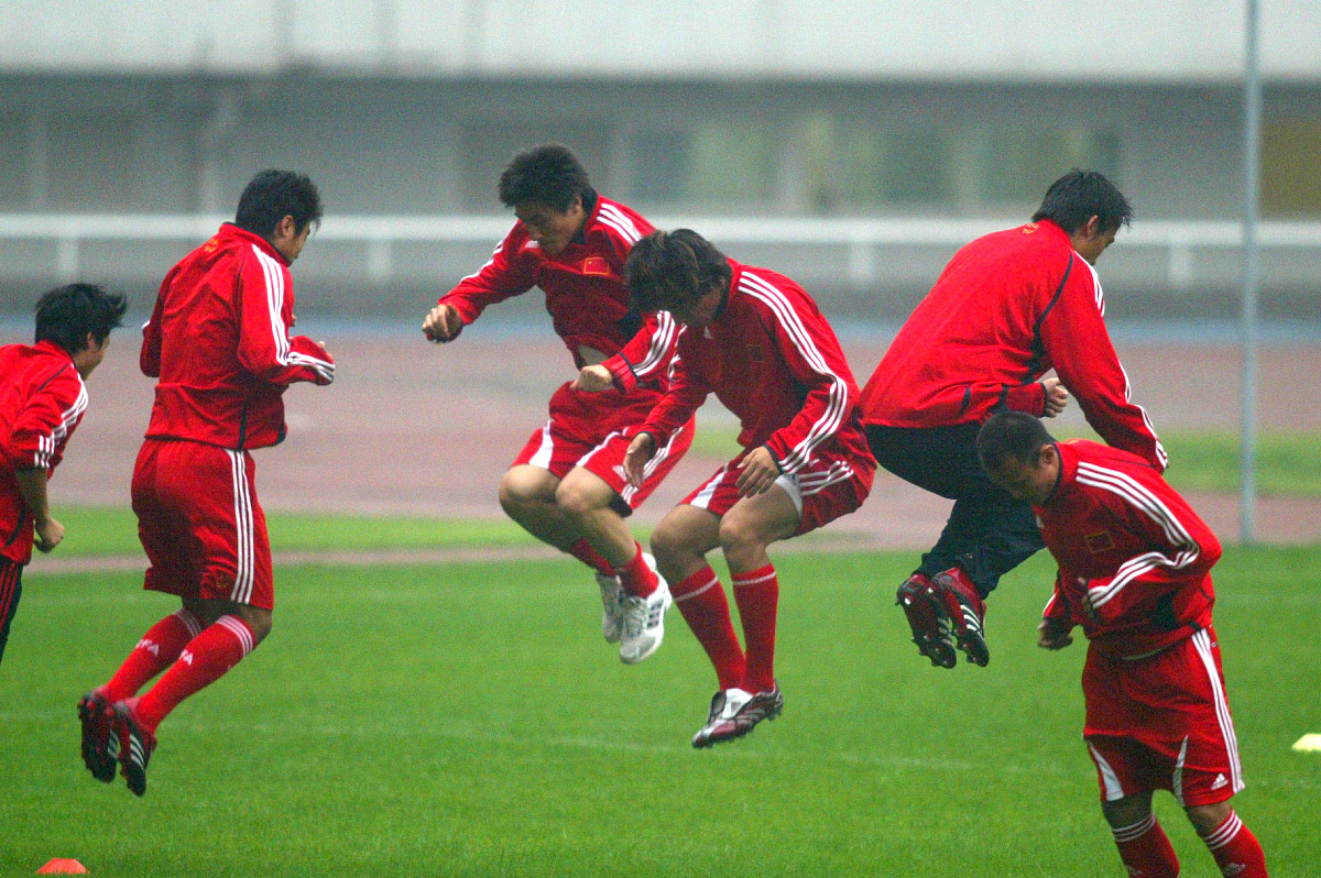 球员表现冷静,帮助球队夺得胜利 球员表现冷静,帮助球队夺得胜利