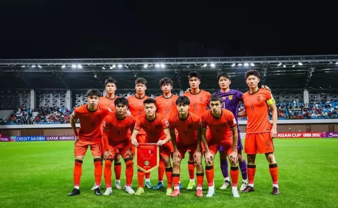 英姿飒爽:中国队表现出色,横扫对手轻松取胜的简单介绍 英姿飒爽:中国队表现出色,横扫对手轻松取胜的简单介绍