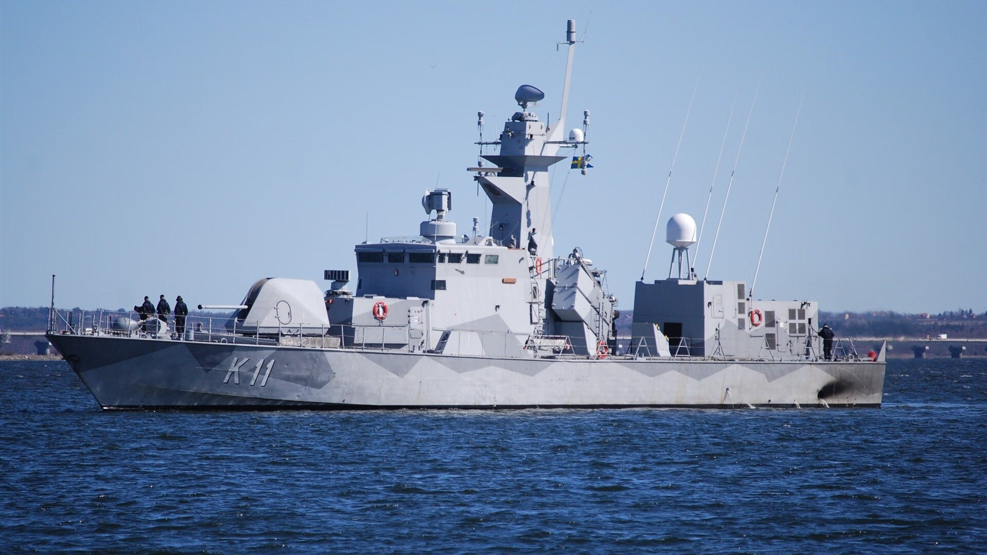 钢铁怪兽与红色芭蕾,当F1赛道吞噬篮球场,拉文以240码时速终结雄鹿