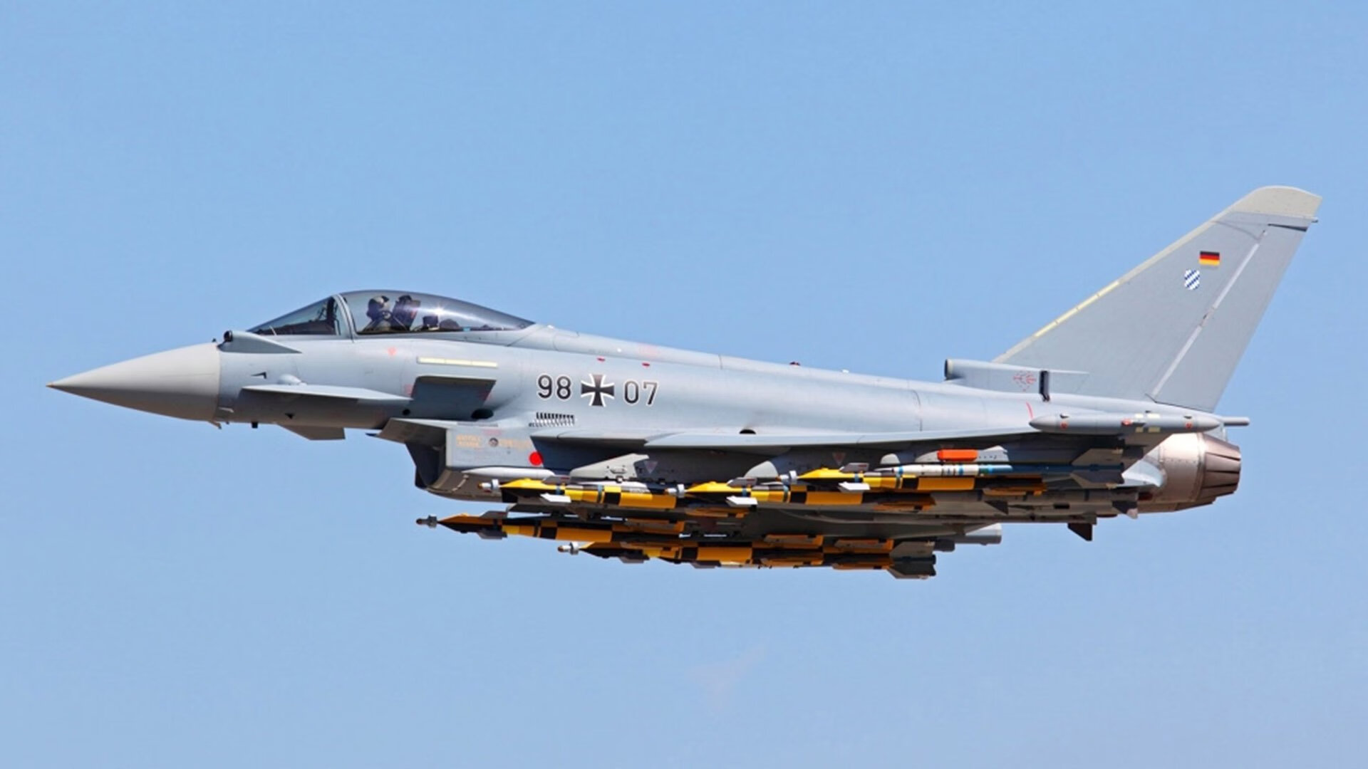 亚洲之矛刺穿壁垒，欧洲之火灼烧王座，足球世界秩序的炽热重构